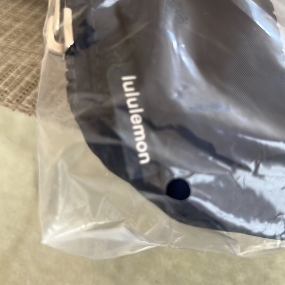 Lululemon Everywhere Waist Bag - Picture 6 of 10